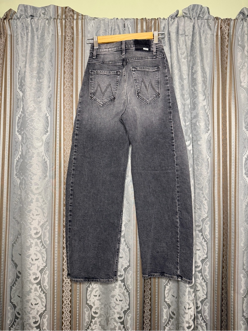 MOTHER The Half Pipe Flood High Rise Jeans in Outta Sight washed Black Denim - Picture 4 of 6